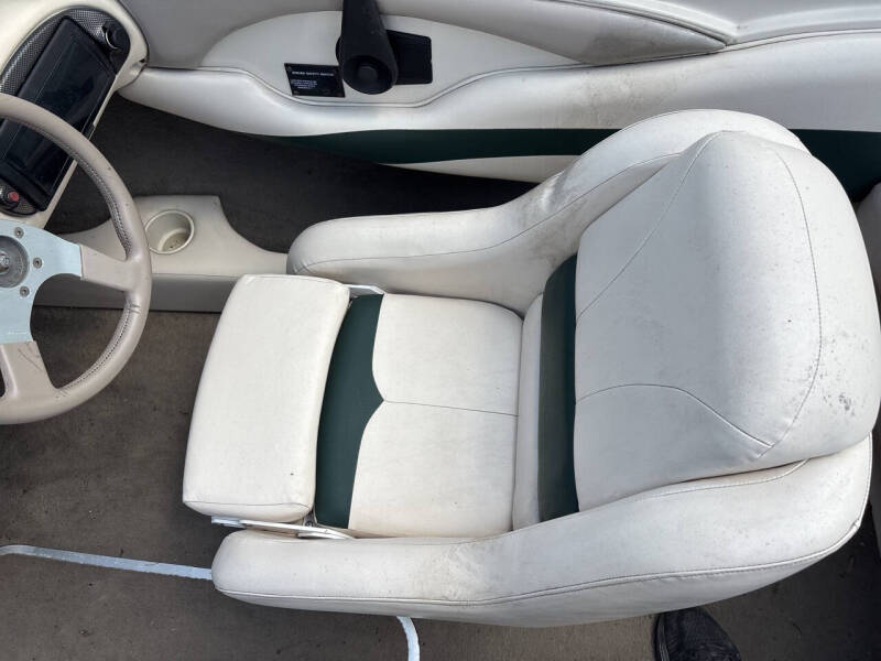 2001 Larson Boats 190SEI