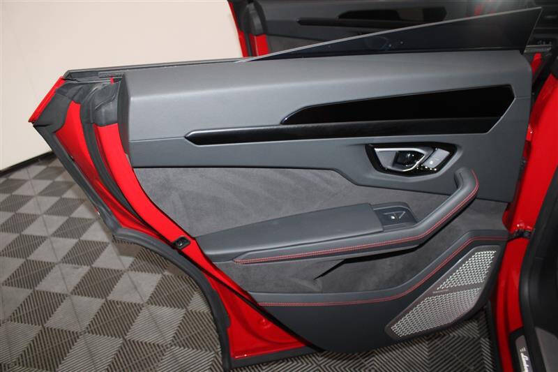 2025 Lamborghini Urus SE
