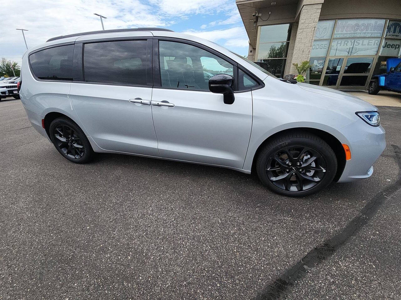 2024 Chrysler Pacifica for sale at Victoria Auto Sales in Victoria, MN