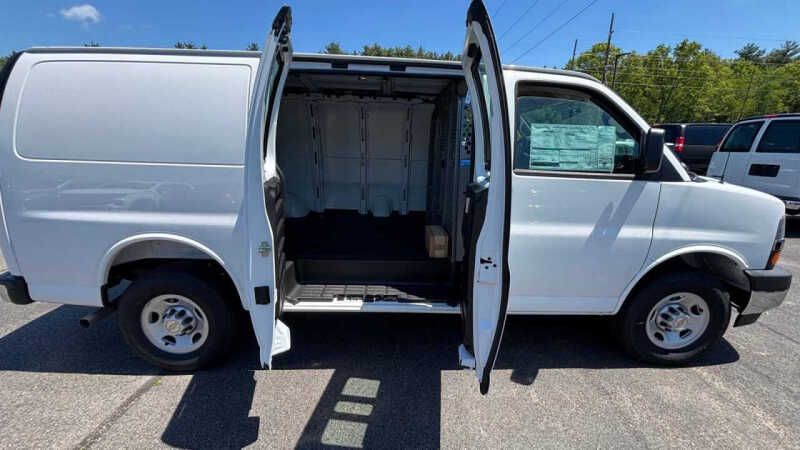 2025 Chevrolet Express 2500