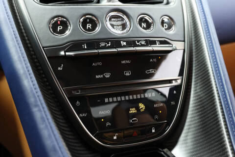 2023 Aston Martin DBS