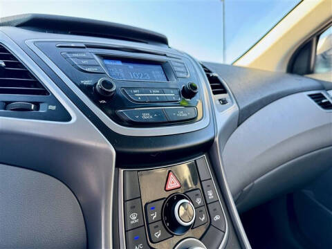 2016 Hyundai Elantra SE