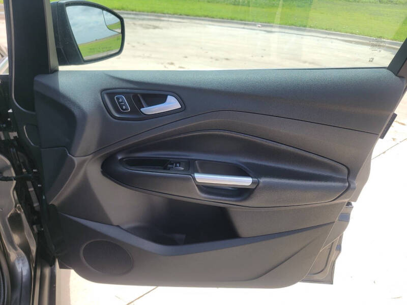 2017 Ford C-MAX Energi Titanium