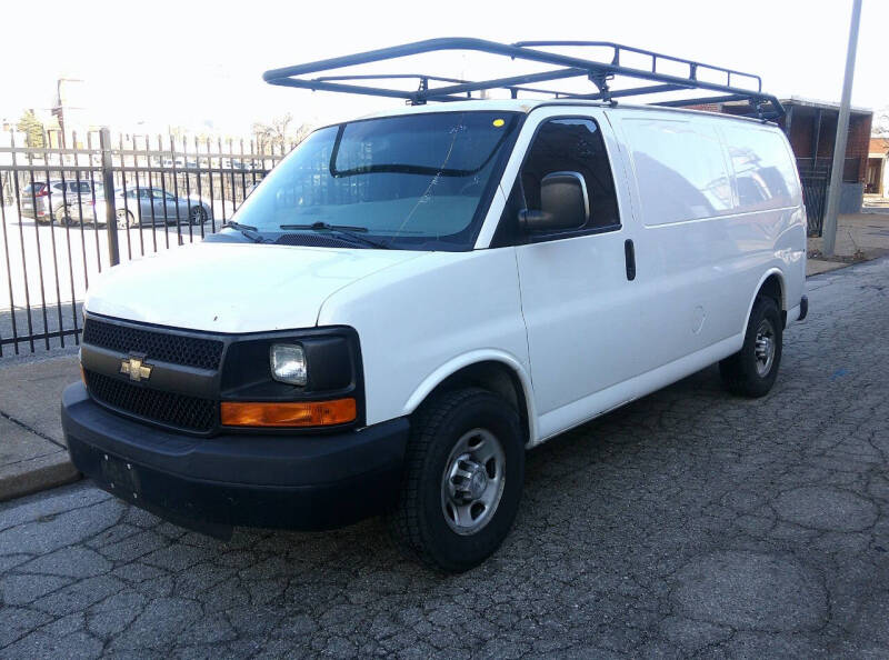 2015 Chevrolet Express Cargo Work Van's photo