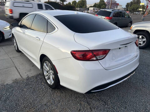 2015 Chrysler 200 Limited