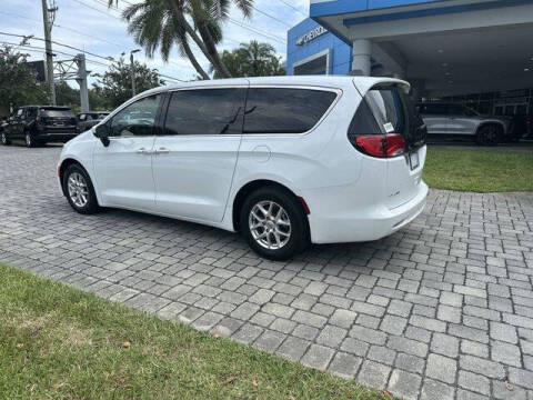 2023 Chrysler Voyager LX