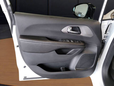 2027 Chrysler Pacifica LX