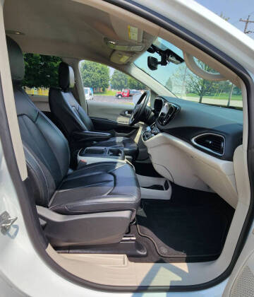 2022 Chrysler Pacifica Touring L