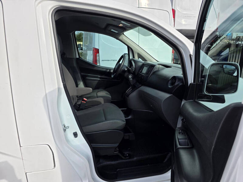 2017 Nissan NV200
