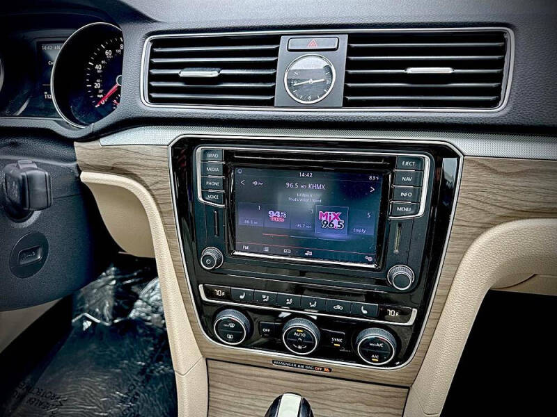 2017 Volkswagen Passat 1.8T SE