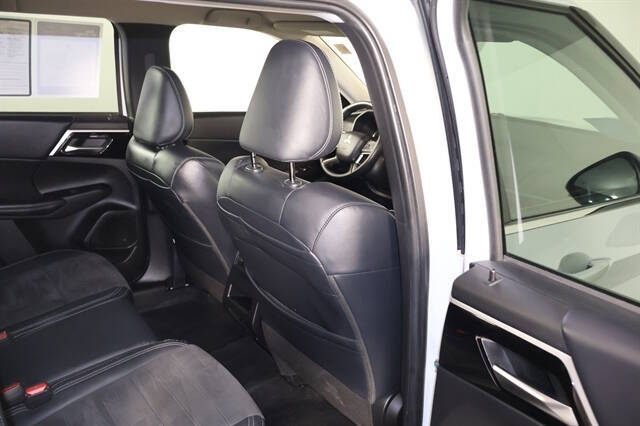 2023 Mitsubishi Outlander SE