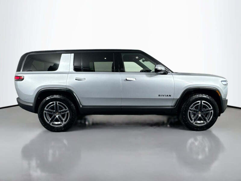 2025 Rivian R1S