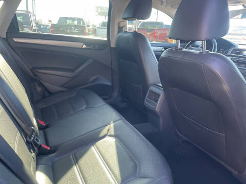 2014 Volkswagen Passat 1.8T Wolfsburg Edition PZEV