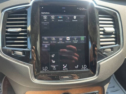 2022 Volvo XC90 T6 Momentum 7-Passenger