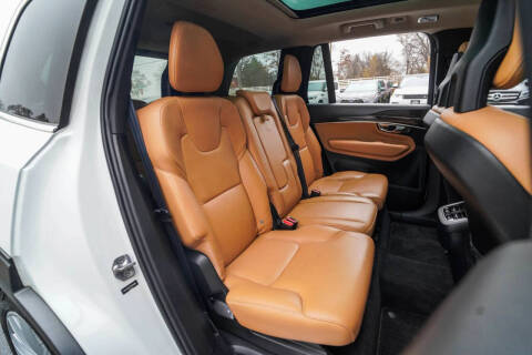 2016 Volvo XC90 T6 Momentum