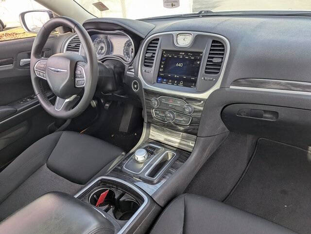 2022 Chrysler 300 Touring