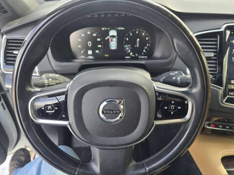 2016 Volvo XC90 T6 Momentum