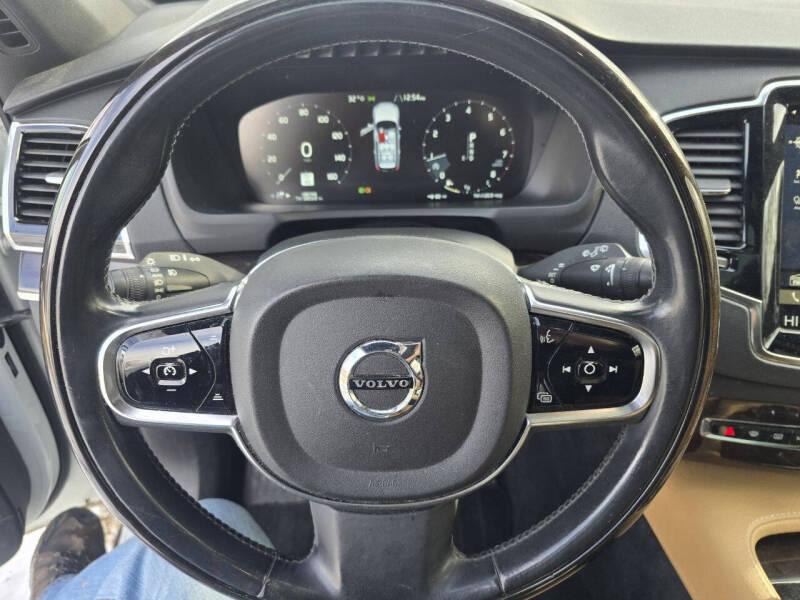 2016 Volvo XC90 T6 Momentum
