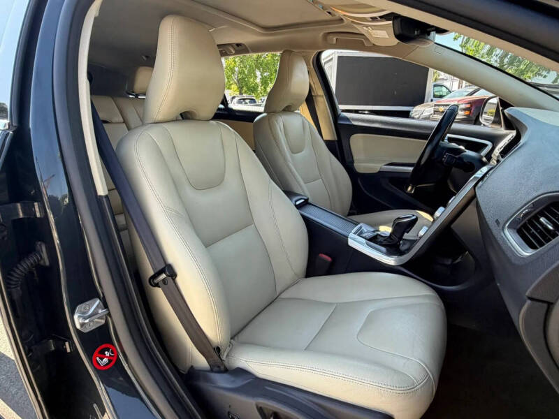 2016 Volvo V60 T5 Drive-E Premier