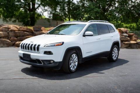 2017 Jeep Cherokee for sale at CROSSROAD MOTORS in Caseyville IL