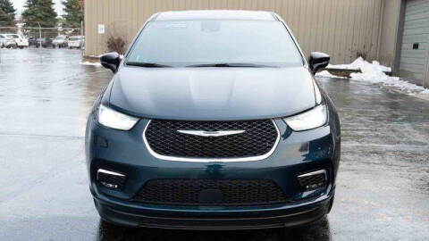 2024 Chrysler Pacifica Touring