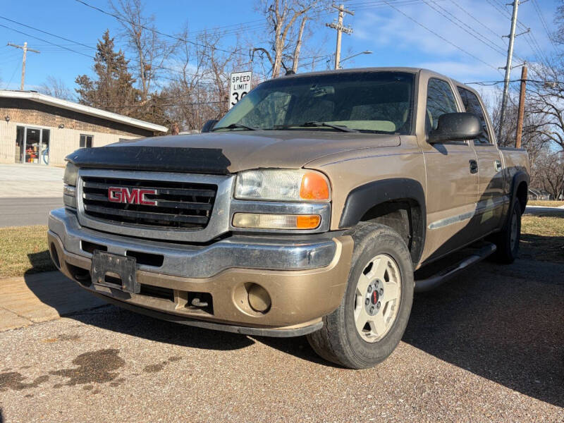 2005 GMC Sierra SLE's photo