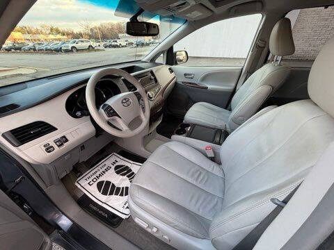 2014 Toyota Sienna XLE 8-Passenger