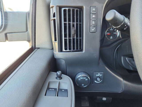 2025 Chevrolet Express 3500