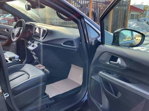 2025 Chrysler Pacifica Select