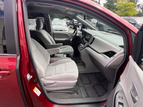 2015 Toyota Sienna LE 8-Passenger