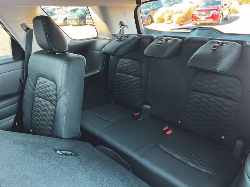 2025 Nissan Pathfinder S