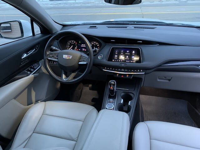 2022 Cadillac XT4 Premium Luxury