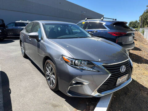 2016 Lexus ES 300h