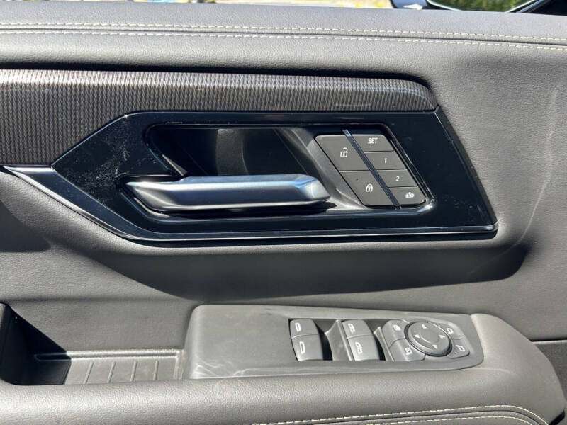 2025 GMC Yukon Elevation