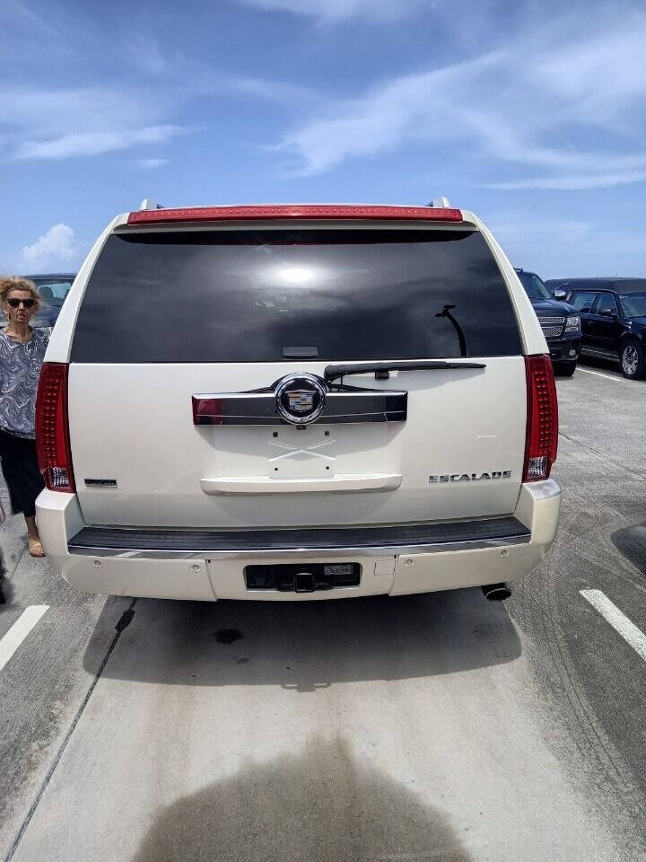 2011 Cadillac Escalade SUV / Crossover - $10,950