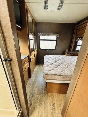 2017 Thor Motor Coach Hurricane 31S