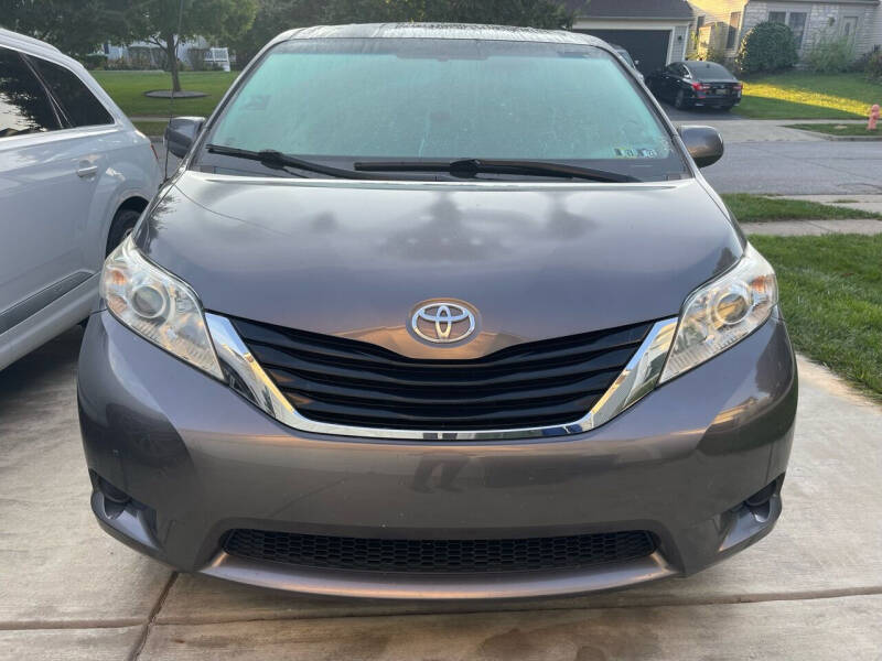 2012 Toyota Sienna LE 8-Passenger