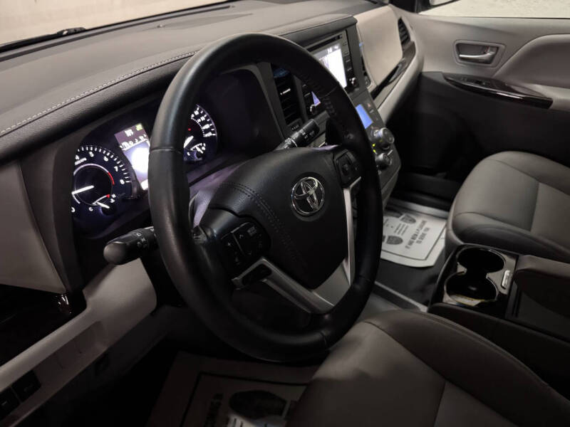2020 Toyota Sienna XLE 8-Passenger
