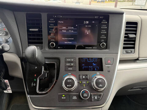 2018 Toyota Sienna LE 7-Passenger Auto Access Seat