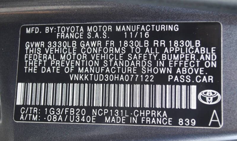 2017 Toyota Yaris 5-Door LE