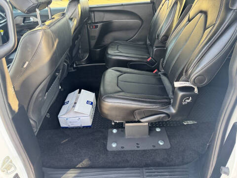 2025 Chrysler Voyager LX