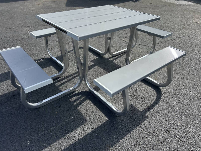 2026 Aluma 21029 Picnic Table