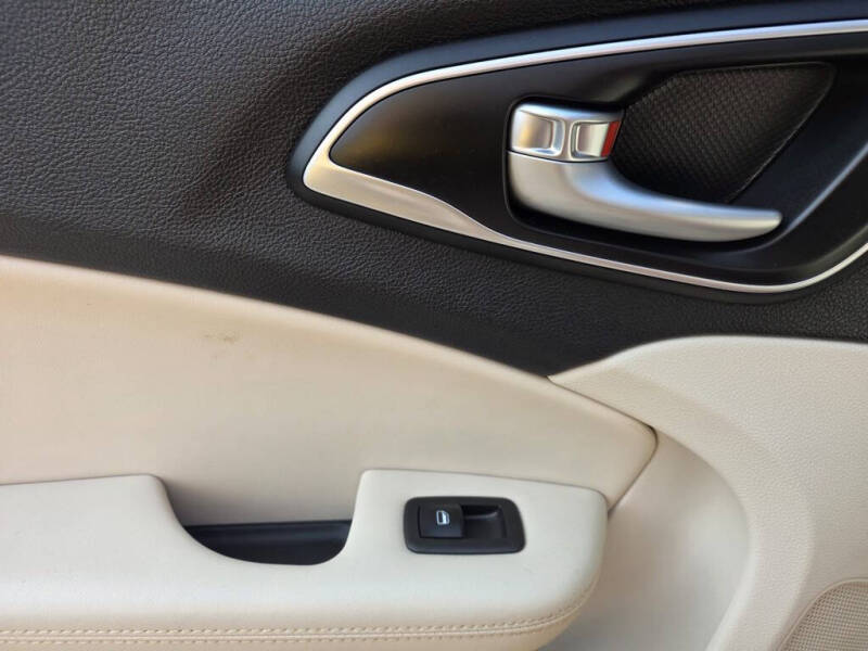 2016 Chrysler 200 C