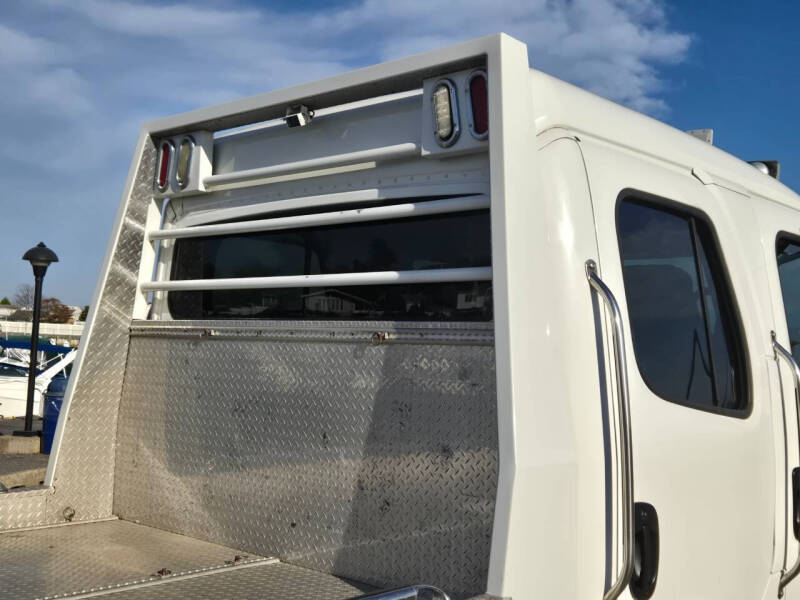 2005 Freightliner M2 106