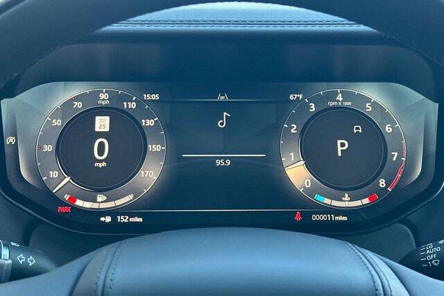 2025 Land Rover Range Rover P530 SE