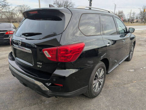 2020 Nissan Pathfinder SV