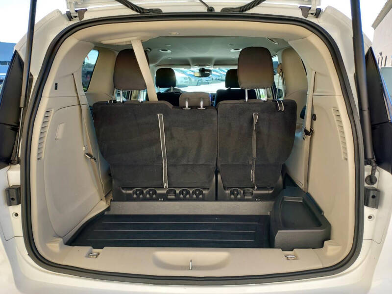 2022 Chrysler Voyager LX