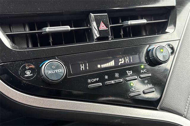 2021 Toyota Camry Hybrid XLE