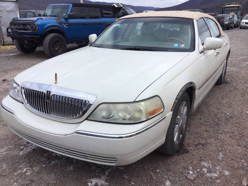 2004 Lincoln Town Car for sale at Troy's Auto Sales in Dornsife PA