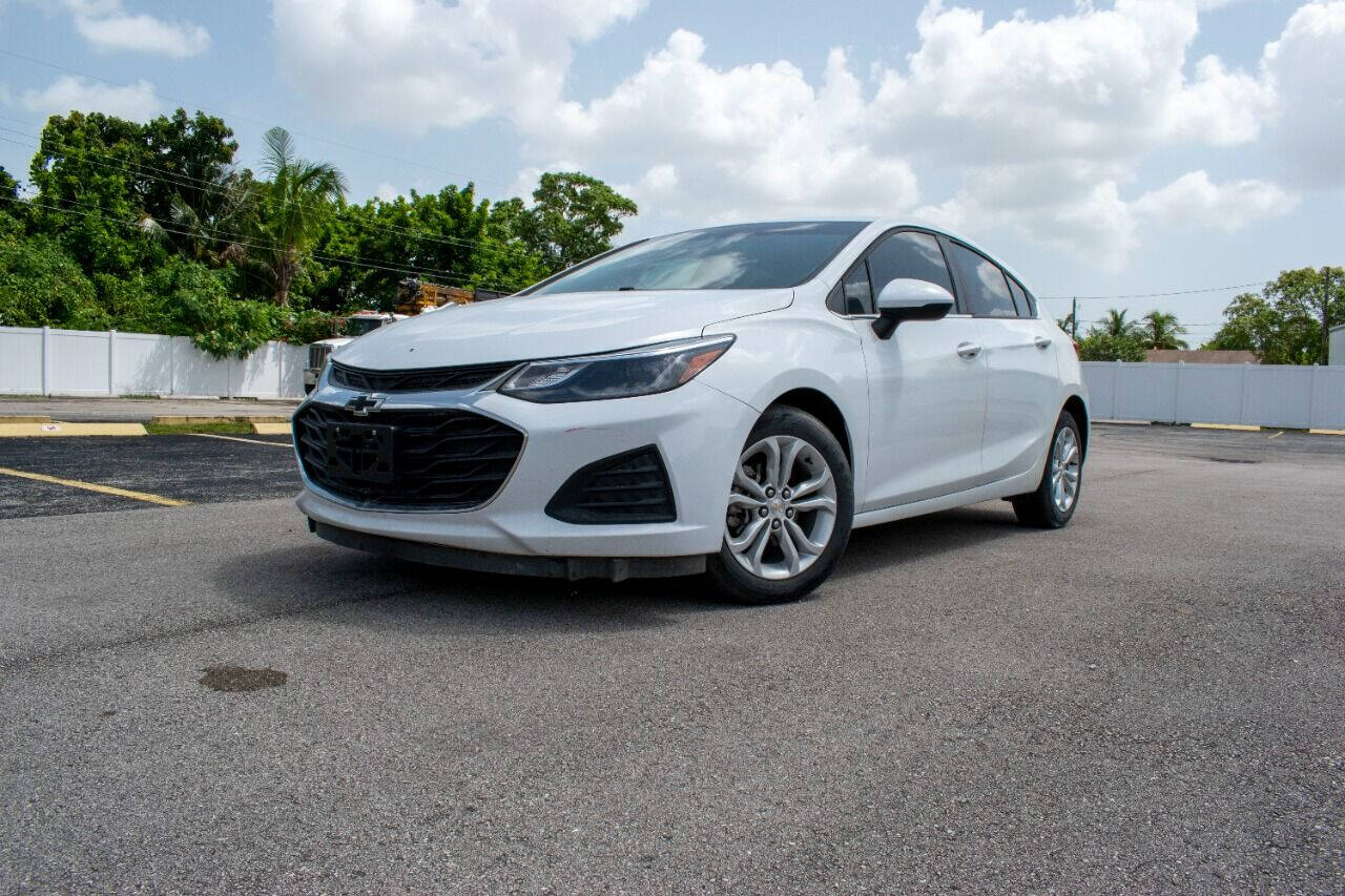 2019 CHEVROLET Cruze Hatchback - $15,900